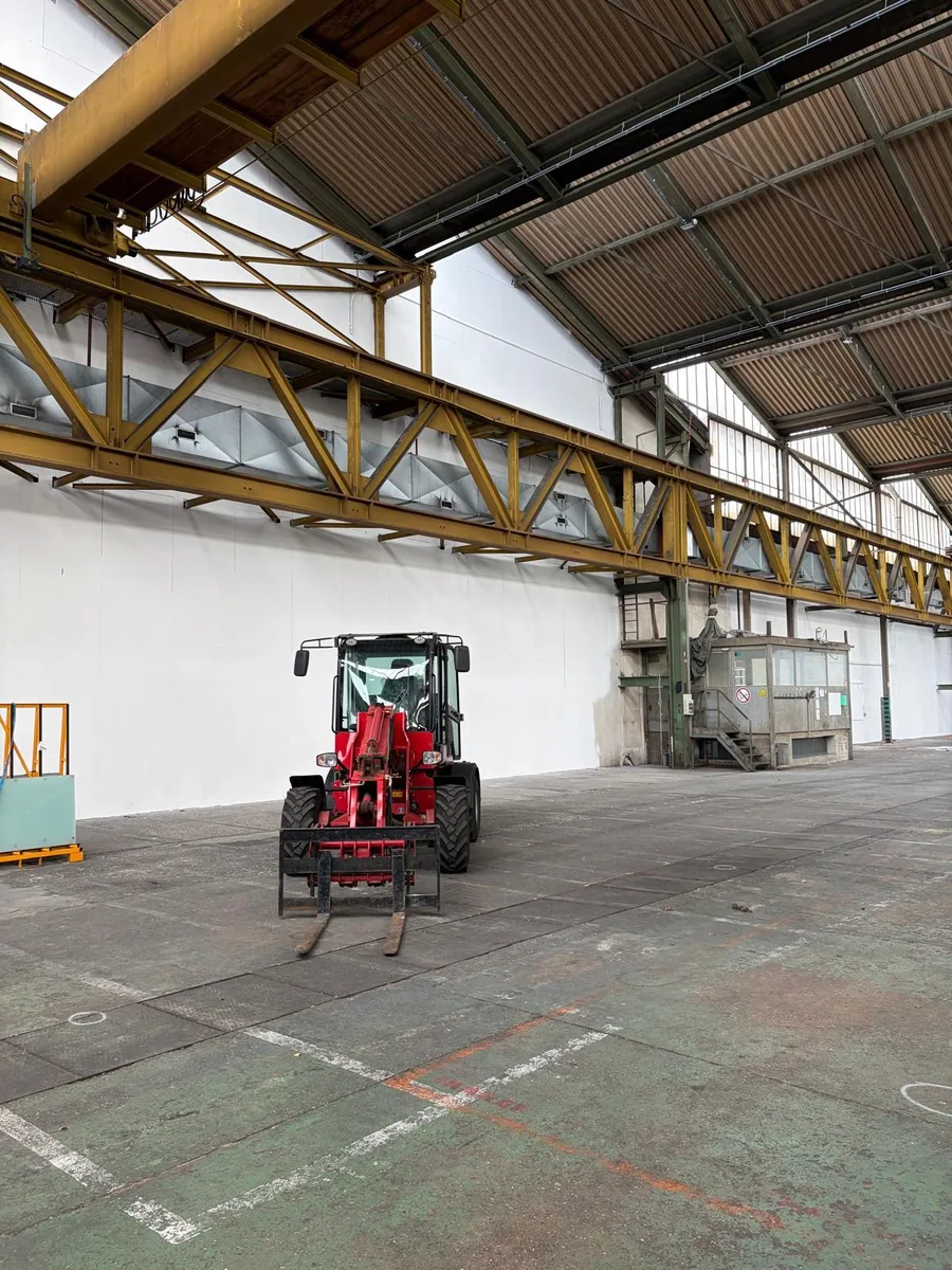 Neuöttinger Bestandshalle vor dem Ausbau zum Indoor-Padel-Club